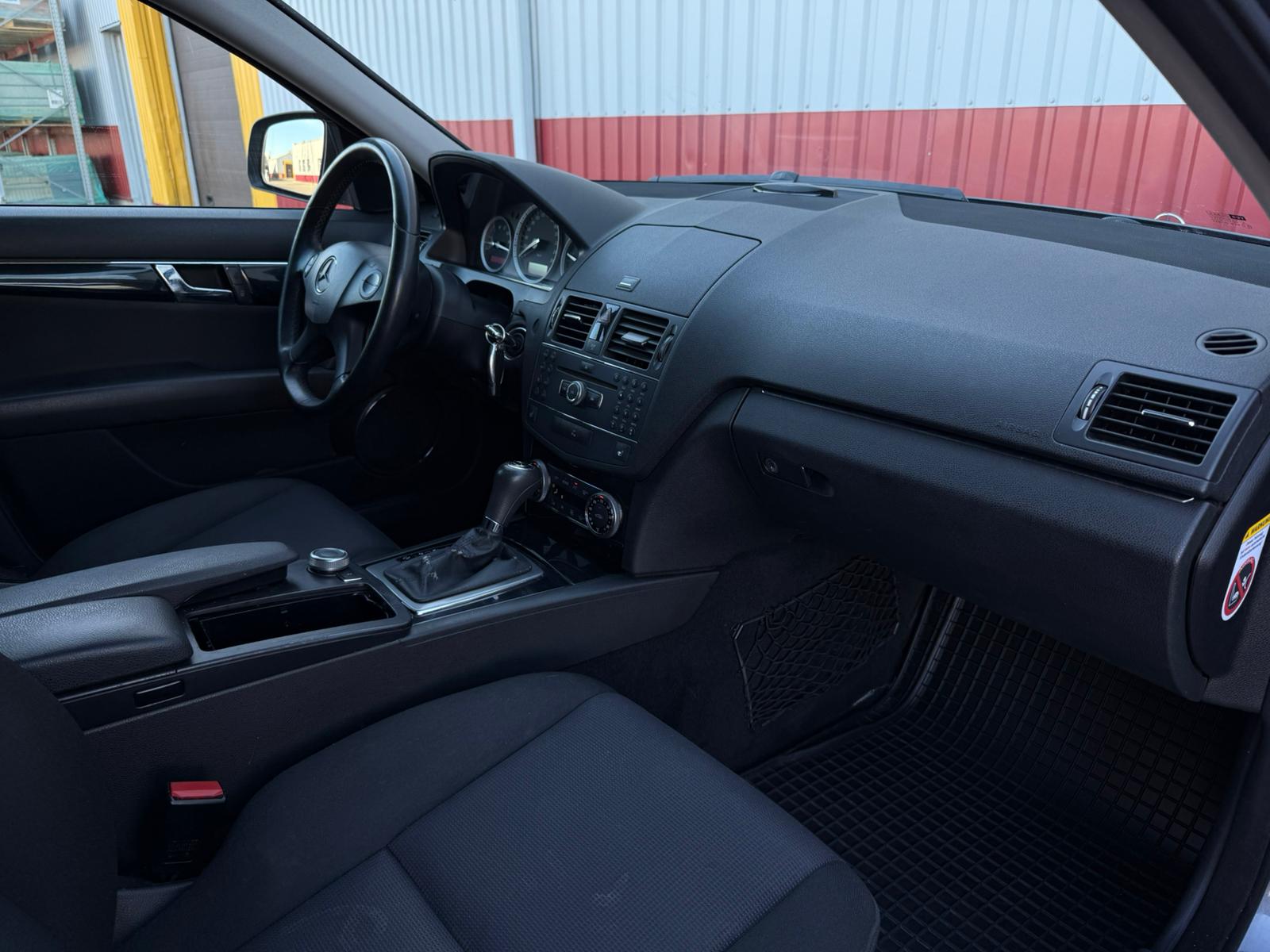 
Mercedes Benz C200 full									