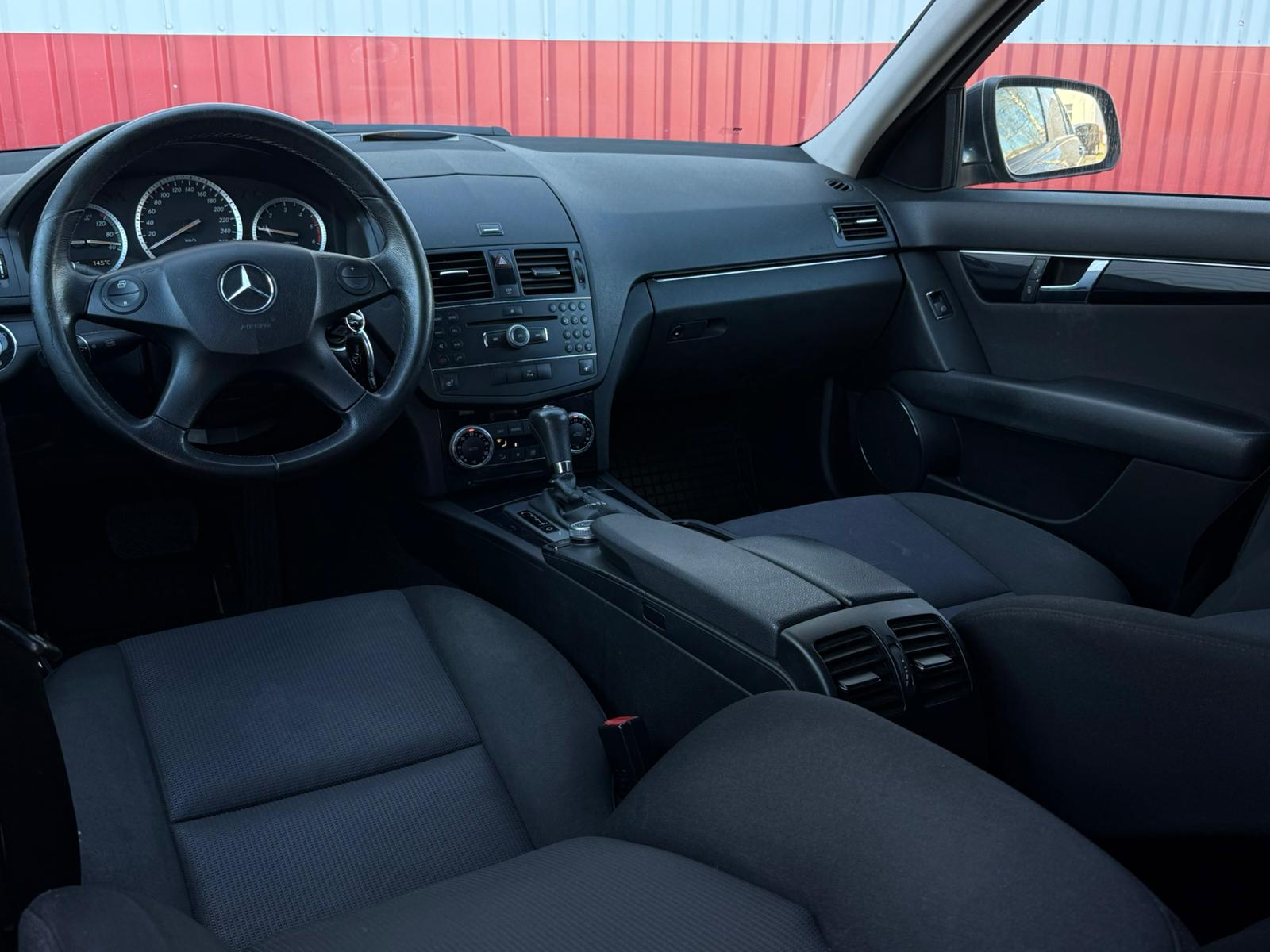 
Mercedes Benz C200 full									