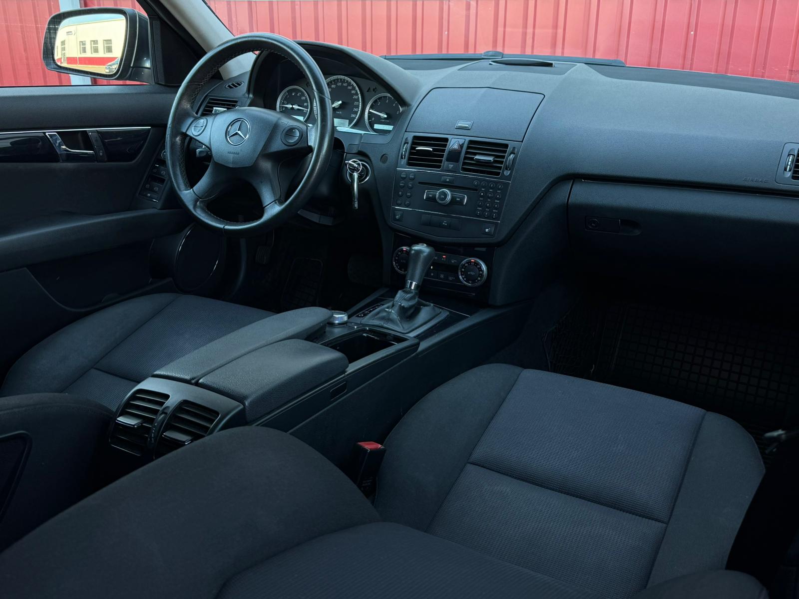 
Mercedes Benz C200 full									