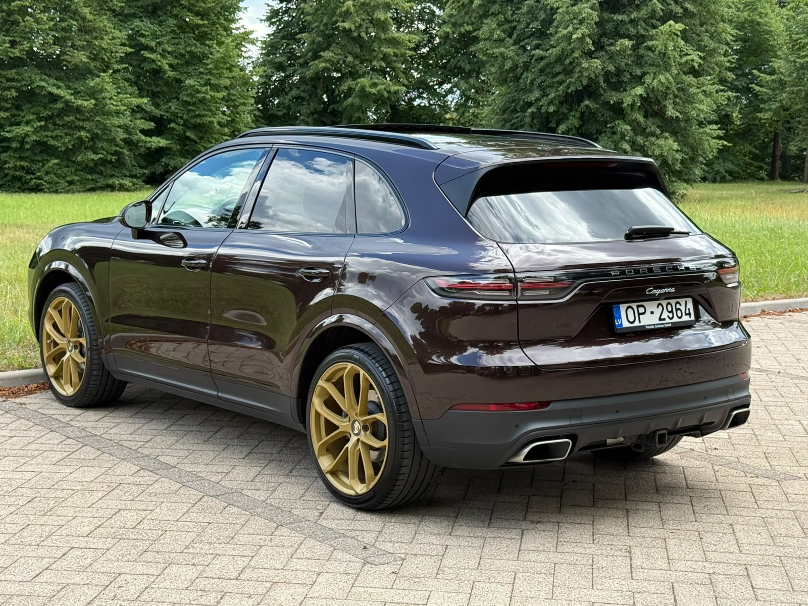 
Porsche Cayenne full									