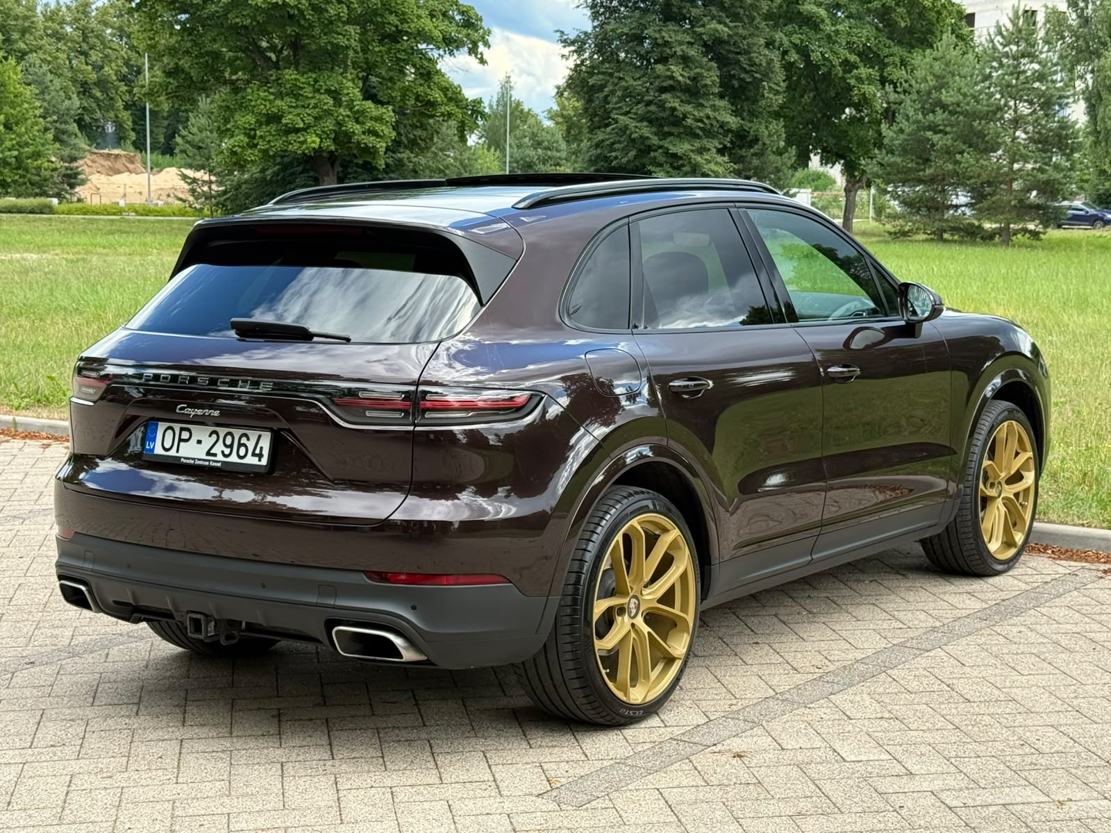 
Porsche Cayenne full									