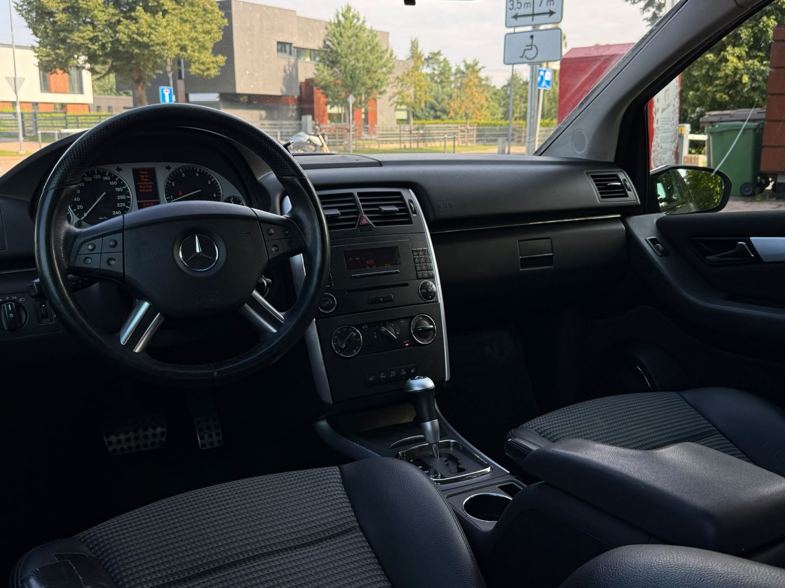
Mercedes Benz B170 full									
