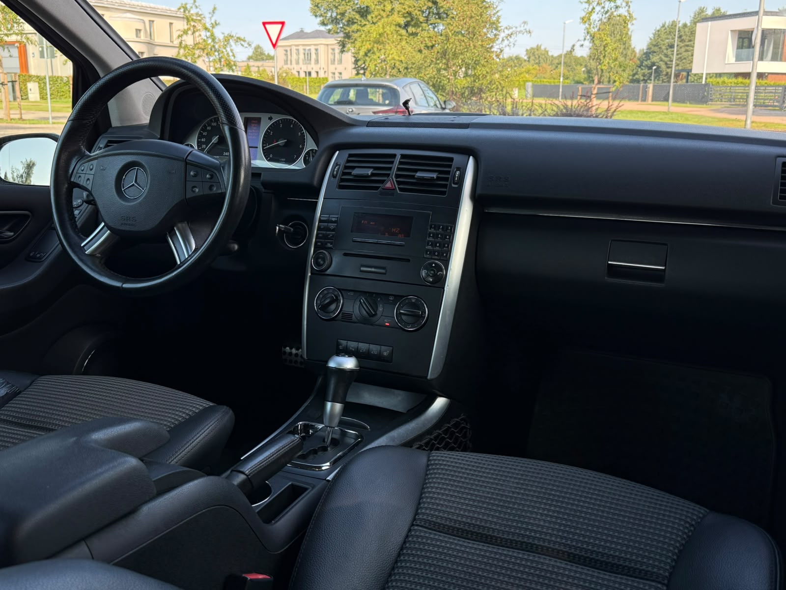 
Mercedes Benz B170 full									
