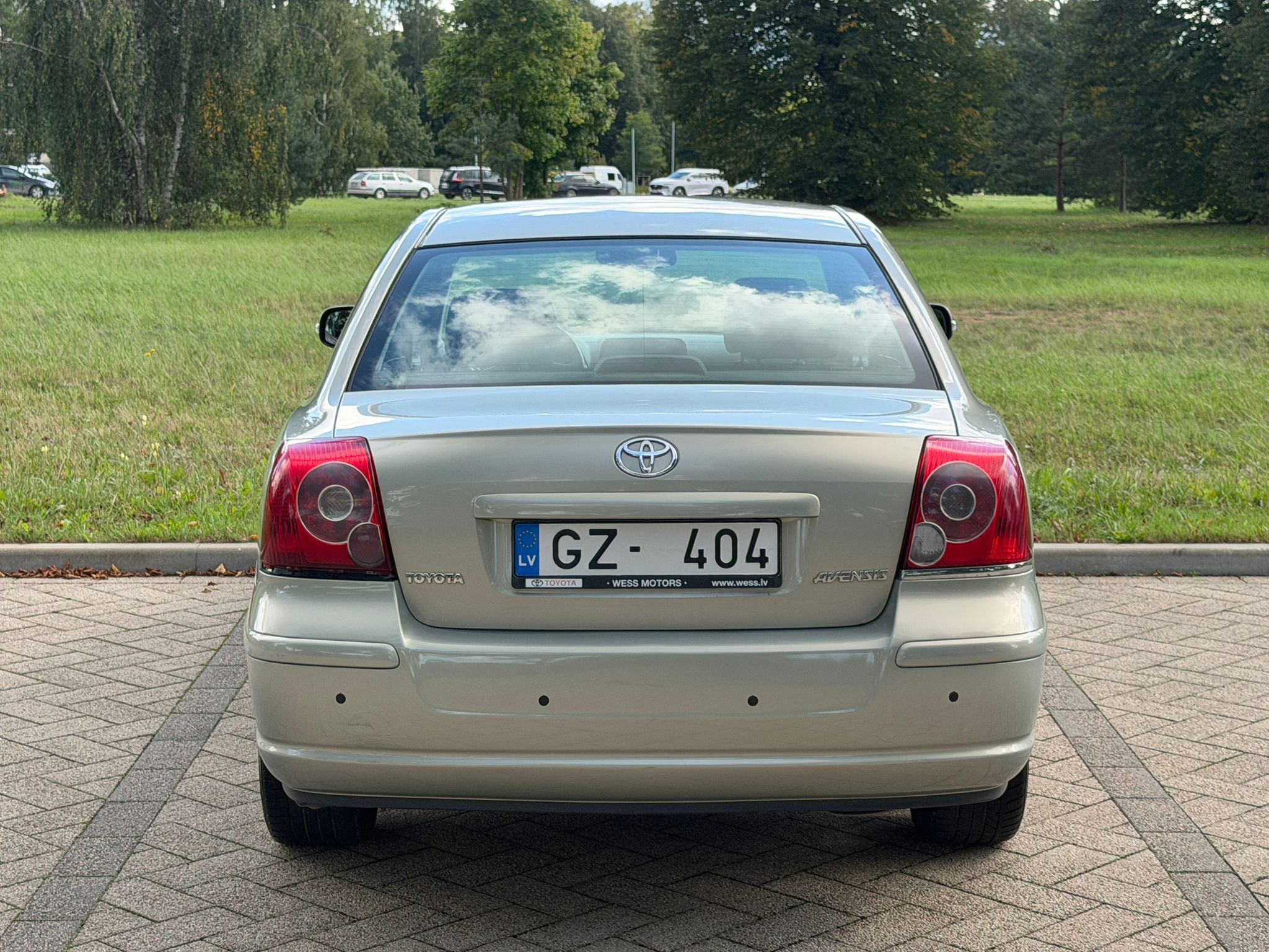 
Toyota Avensis full									