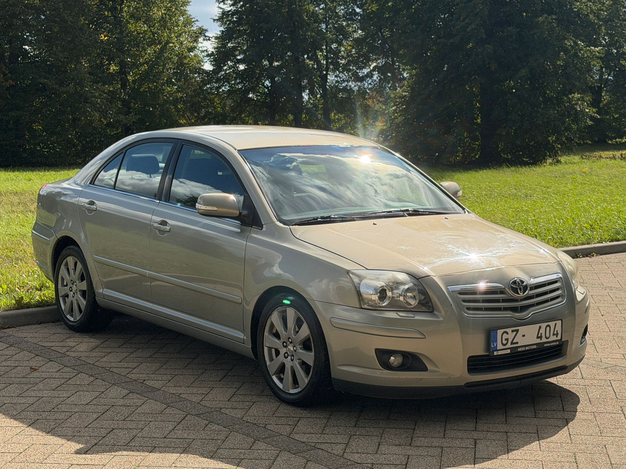 
Toyota Avensis full									