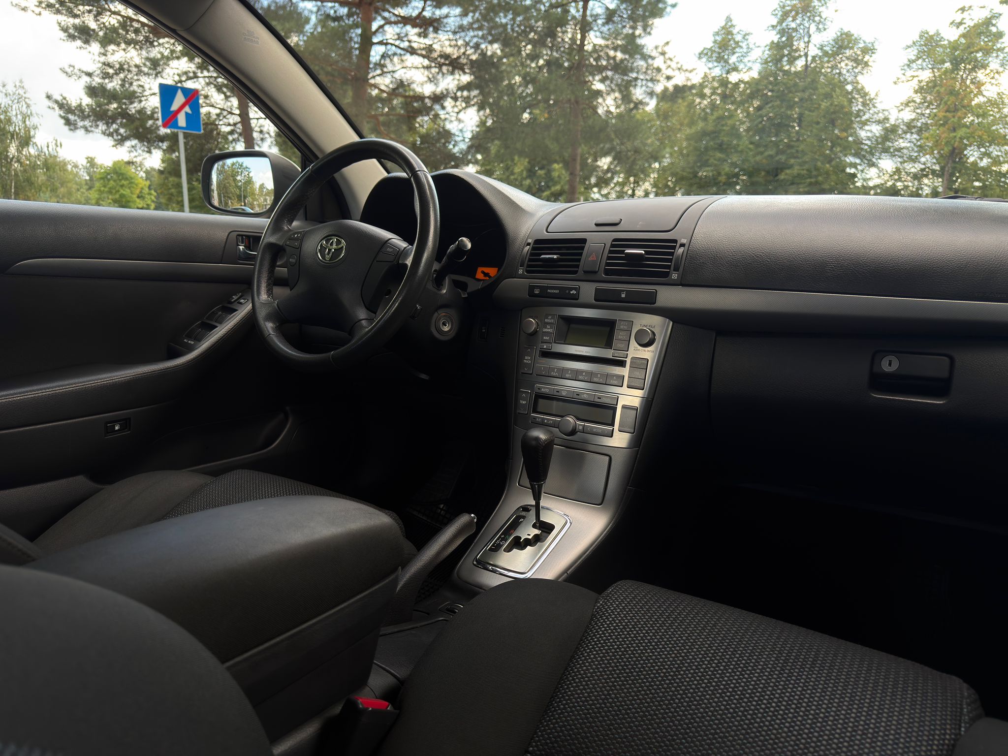 
Toyota Avensis full									
