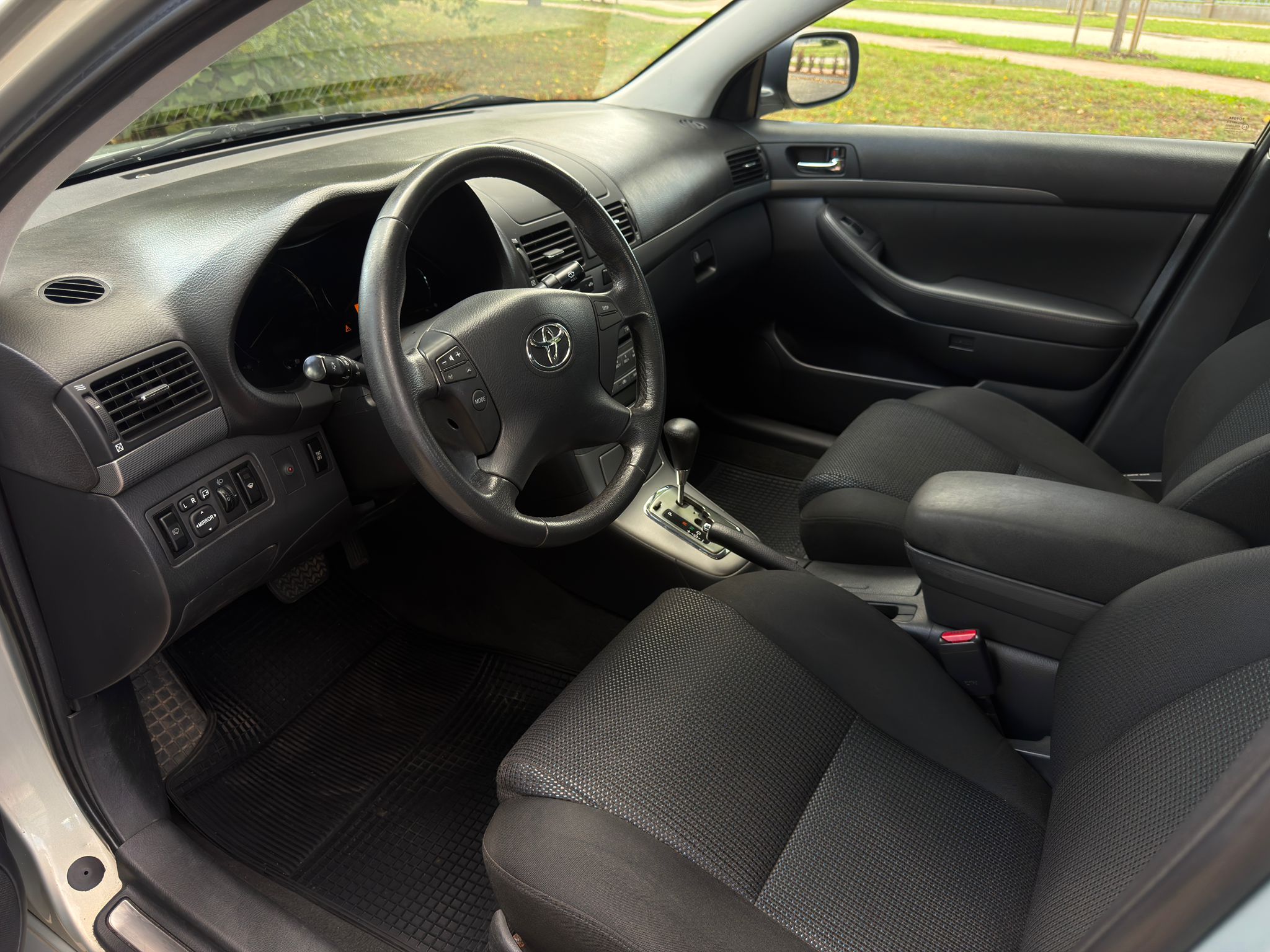 
Toyota Avensis full									