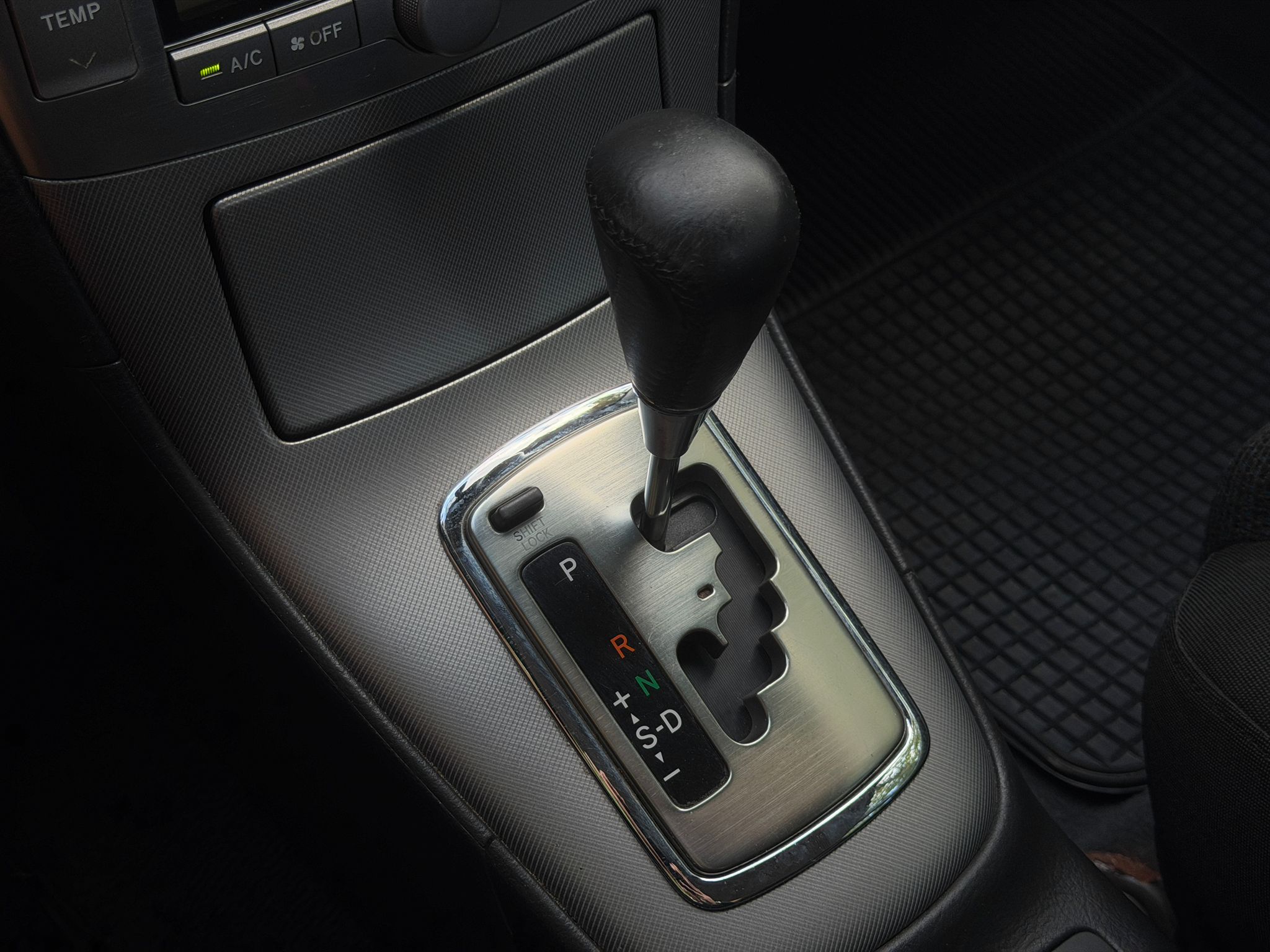 
Toyota Avensis full									