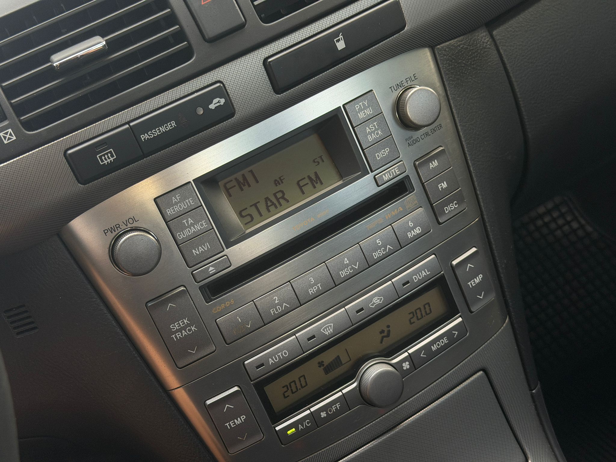 
Toyota Avensis full									