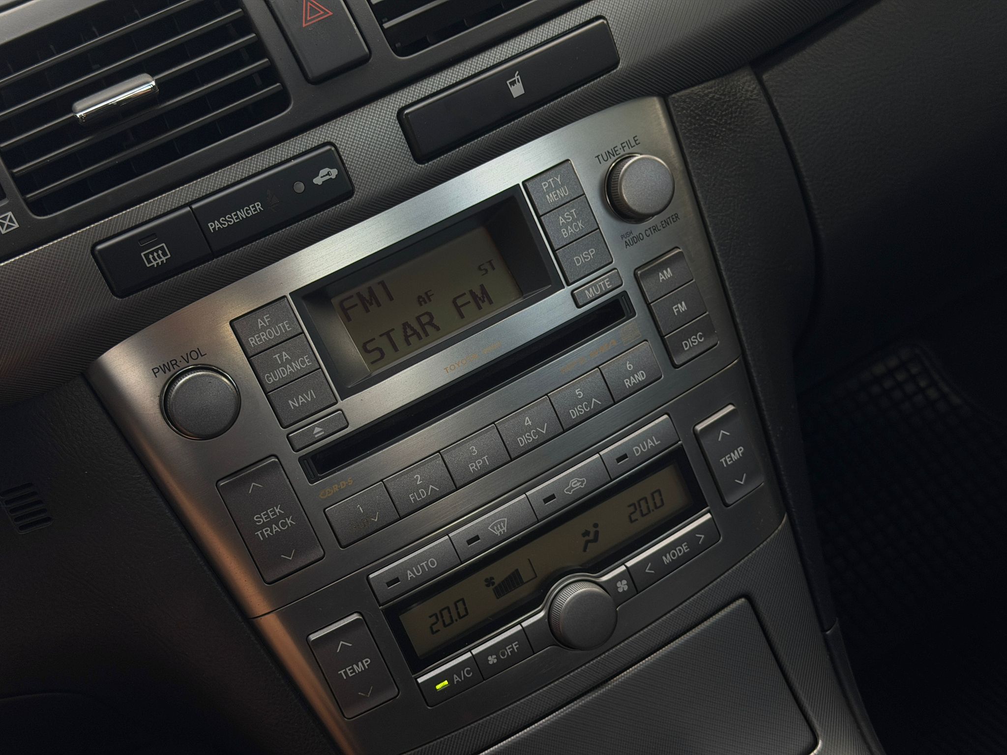 
Toyota Avensis full									